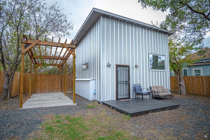 Guest House with Loft near Downtown photo 2