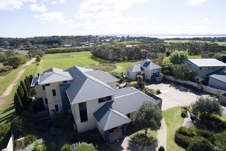 Hilltop Apartments Phillip Island Adults Only photo 5