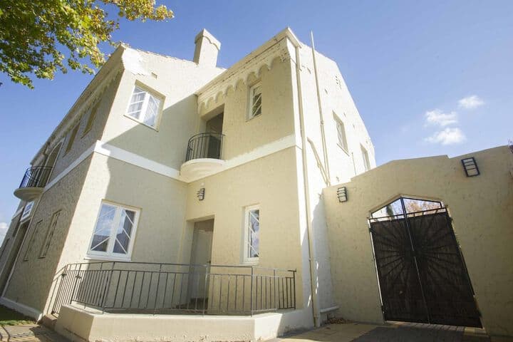 Globe Apartments photo 5