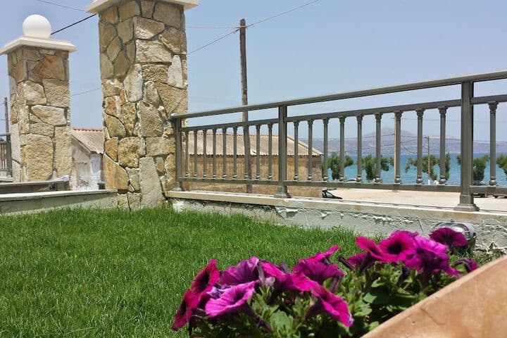 Crown Apartments photo 2