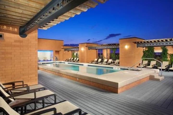 Global Luxury Suites at the Convention Center photo 3