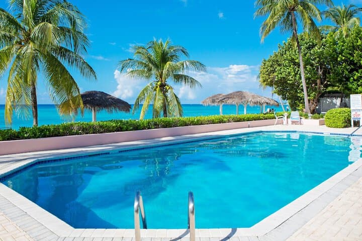 Aqua Bay Club Condos photo 2