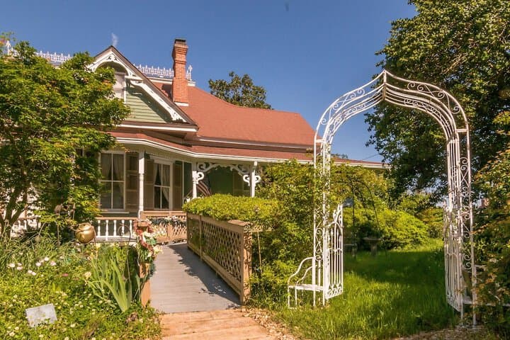 Holly House of Hamilton photo 5
