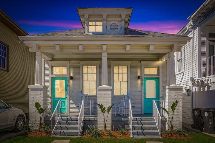 Uptown and Carrollton District destination view