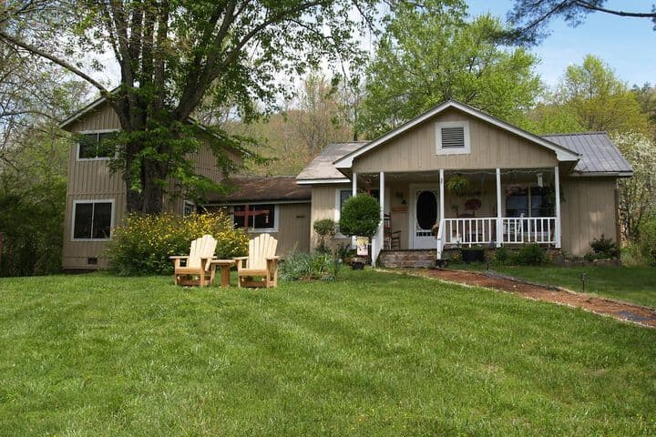 Henson Cove Place B&B with Cabin photo 5