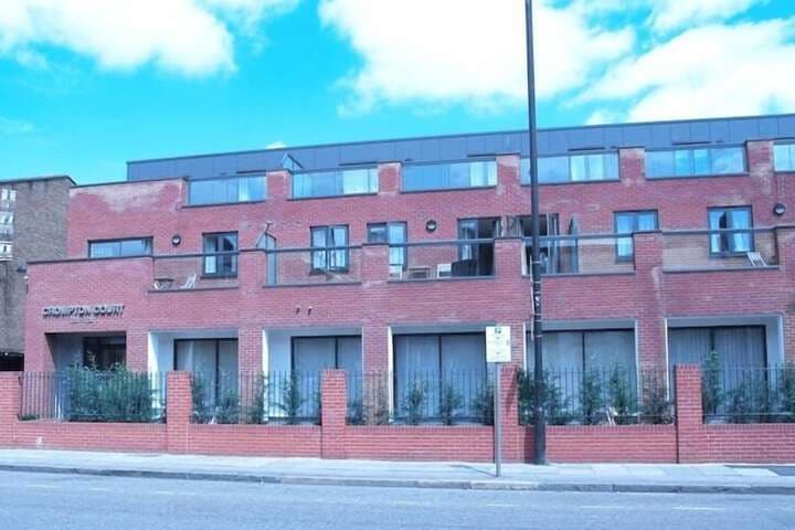 Crompton Court photo 3