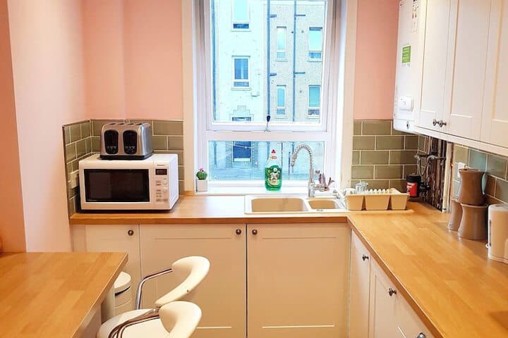 Warm Cosy Family Home With Free Parking photo 4