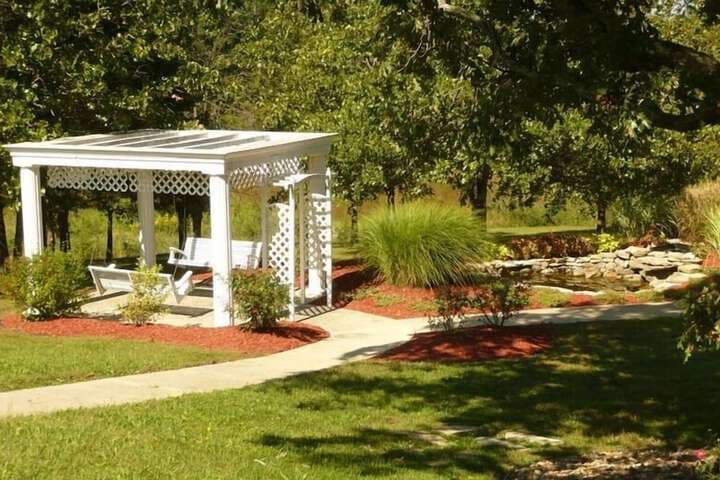 Lafayette Grand Manor photo 2