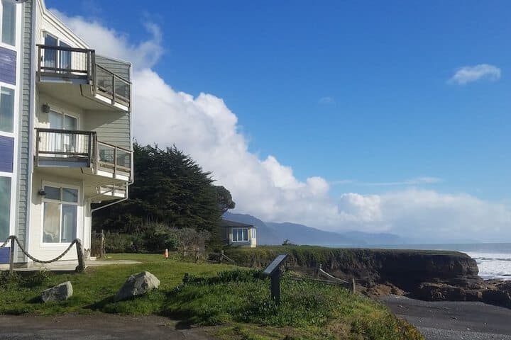 Oceanfront Inn at Shelter Cove photo 2