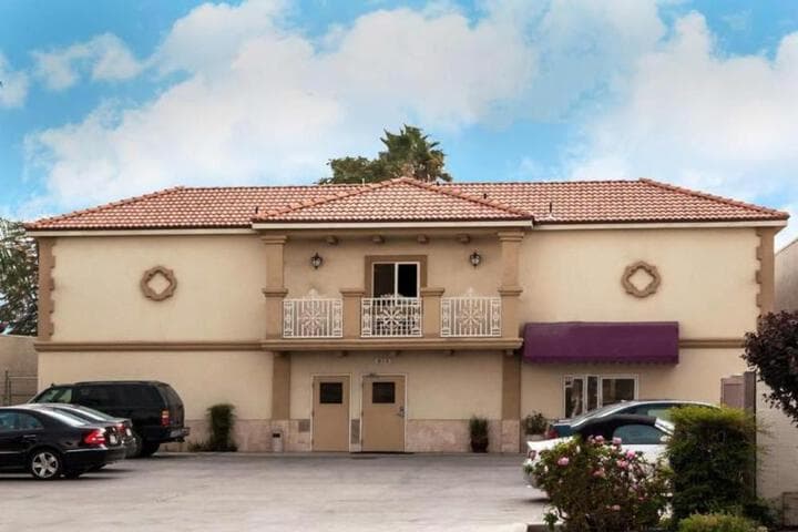 Knights Inn Bakersfield photo 3