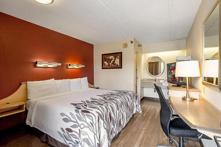 Red Roof Inn Charleston West Hurricane WV photo 4