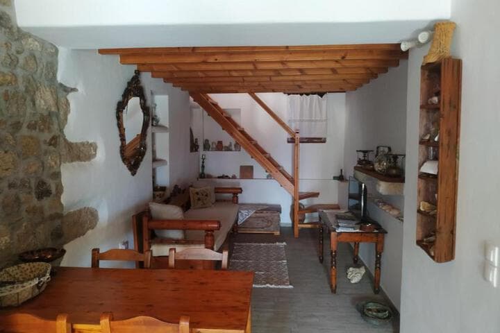 Manos House in Chora photo 4
