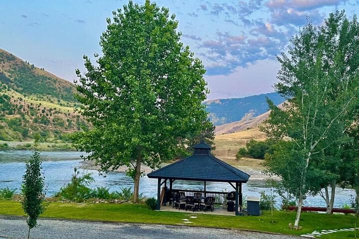 Steelhead Lodge photo 5