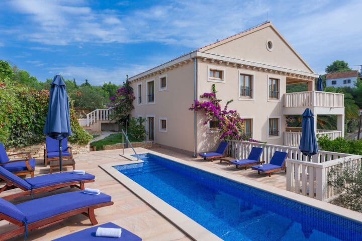 Middle Dalmatia destination view