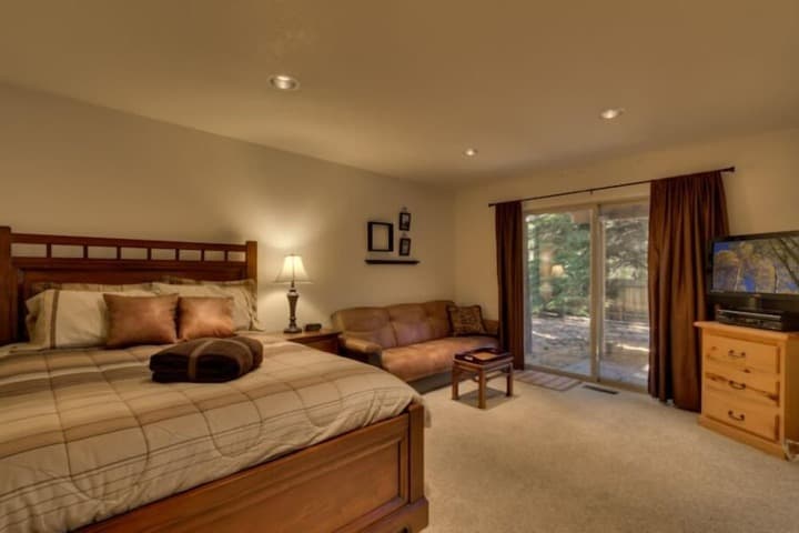 2058 Lukins Way photo 4