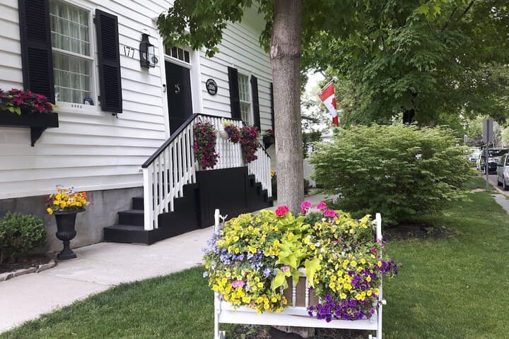 Historic Wilson Guy House photo 4