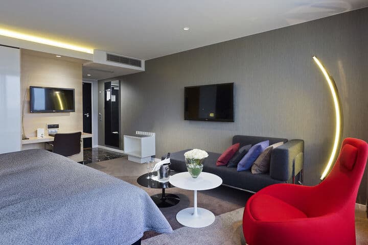 Upper House photo 2