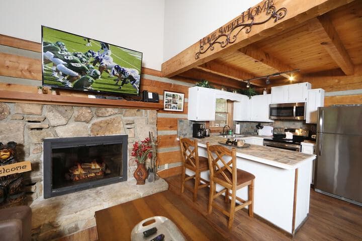 Bear Trails Two Bedroom Cabin photo 5