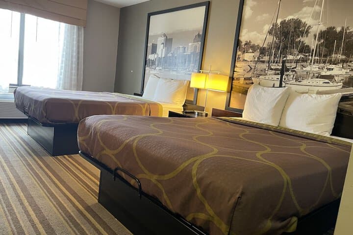 Delavan Inn and Suites photo 5