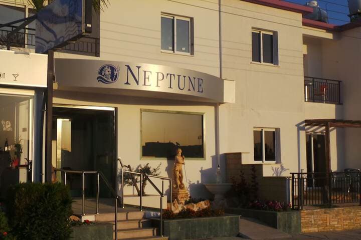 Neptune Hotel Apartments photo 4