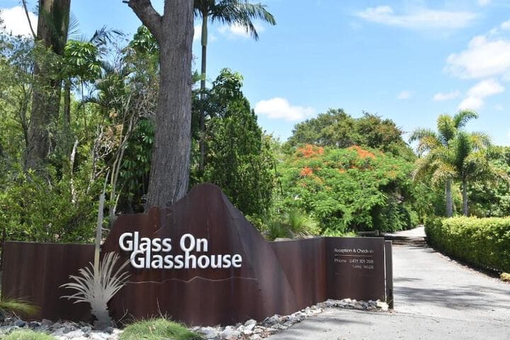Glass on Glasshouse photo 2