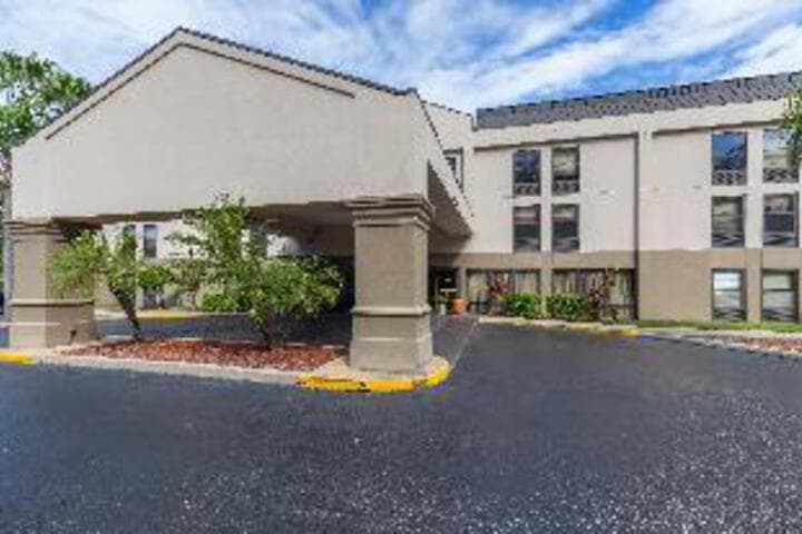 Spark by Hilton Tampa Brandon photo 1