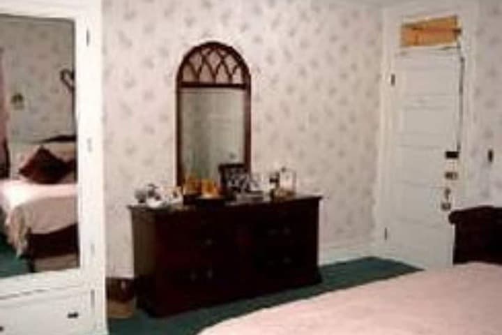 Brookview Manor Inn photo 4