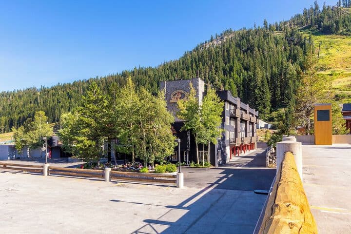 Red Wolf Lodge at Olympic Valley photo 3