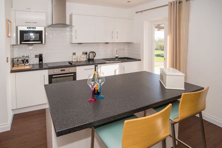 Stoneleigh Village photo 4