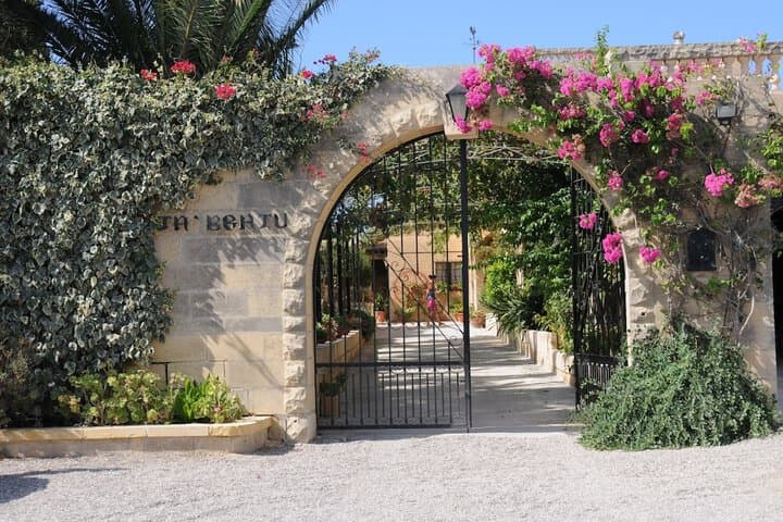 Ta Bertu Host Family Bed & Breakfast photo 5