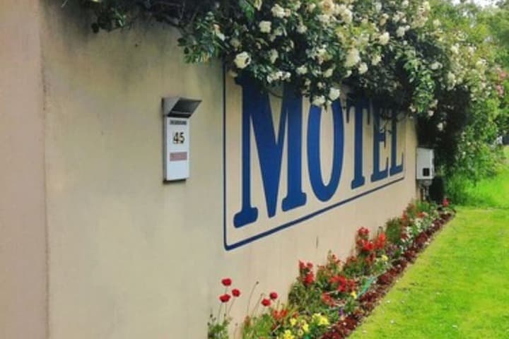 Bush Inn Court Motel photo 2