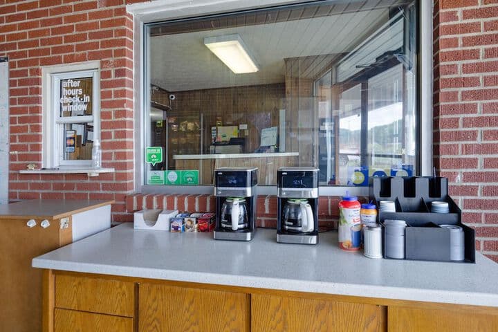Knob Hill Motor Lodge – Hillsville photo 2