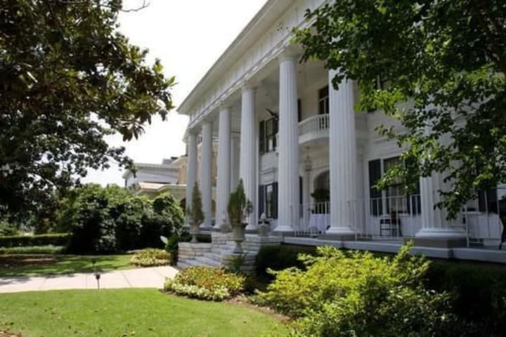 1842 Inn photo 4