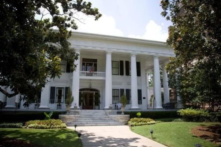 1842 Inn photo 5