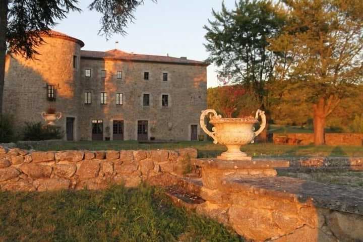 Saint-Romain-de-Lerps destination view