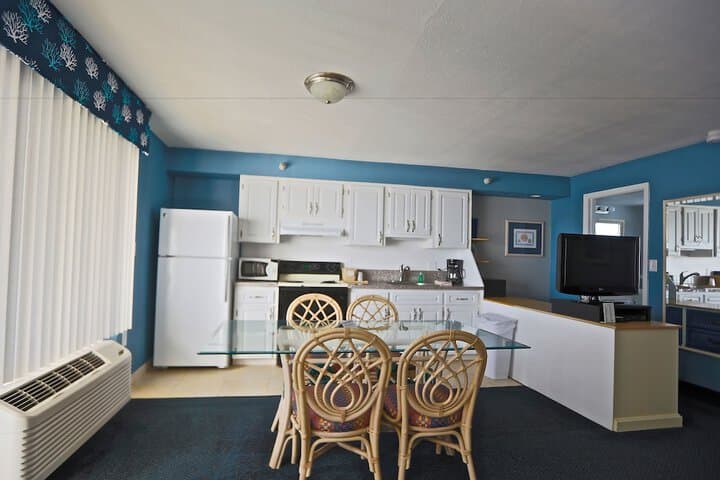 Shoreline Island Resort Exclusively Adult photo 5