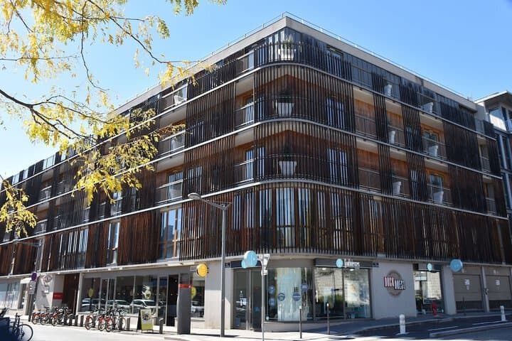 Adonis Lyon Dock Ouest photo 2