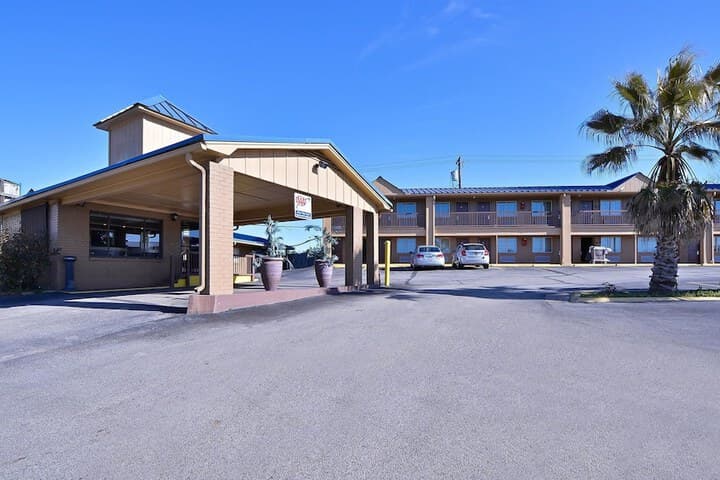 Xecutive Inn&Suites photo 2