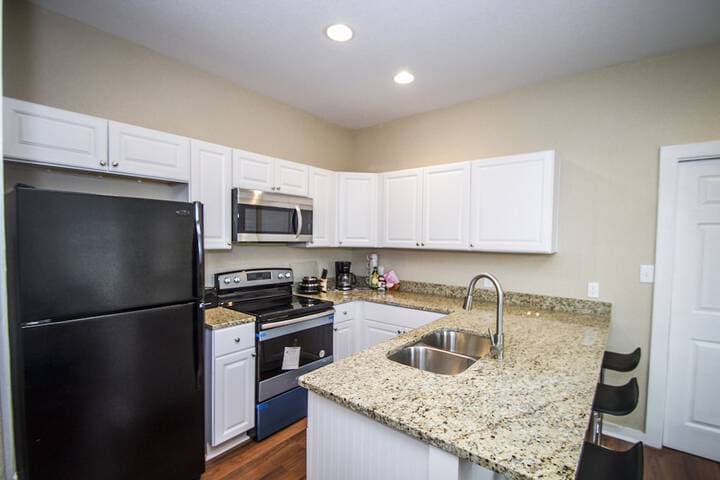 Renovated 2BR Near Downtown SA photo 3