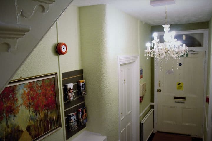 Crown Lodge Guest House photo 4