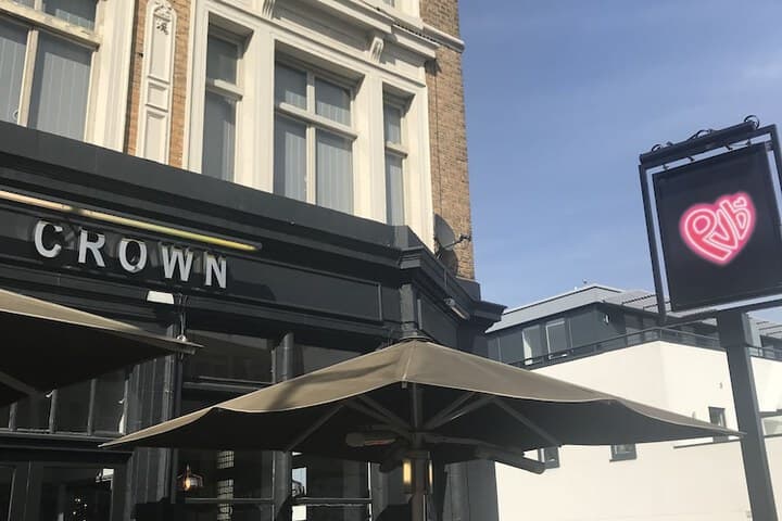 PubLove at the Crown Battersea Hostel photo 2