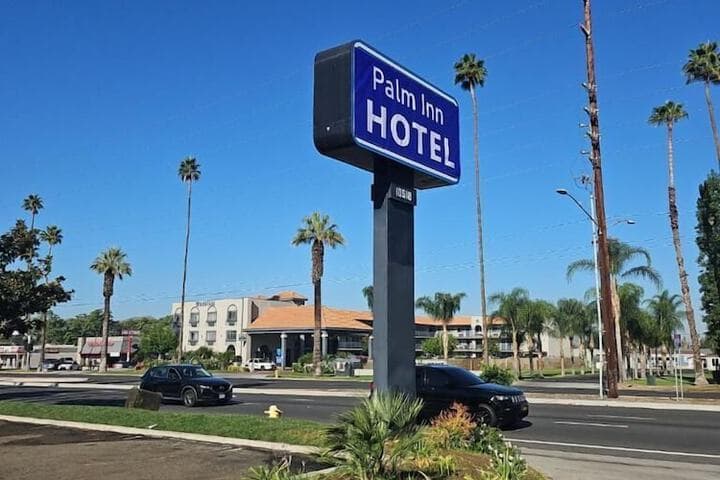 Palm Inn Hotel near Tyler Mall Riverside photo 2