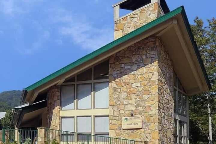 Laurel Point Resort photo 4
