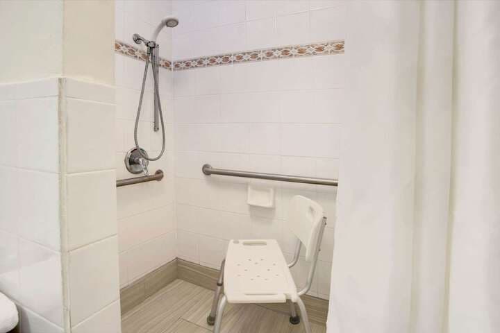 Ramada by Wyndham Fort Lauderdale Airport / Cruise Port photo 5