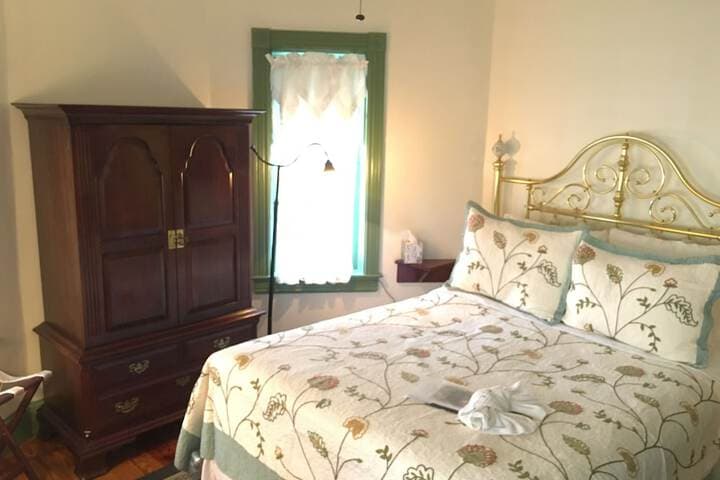 Parsonage Inn photo 3