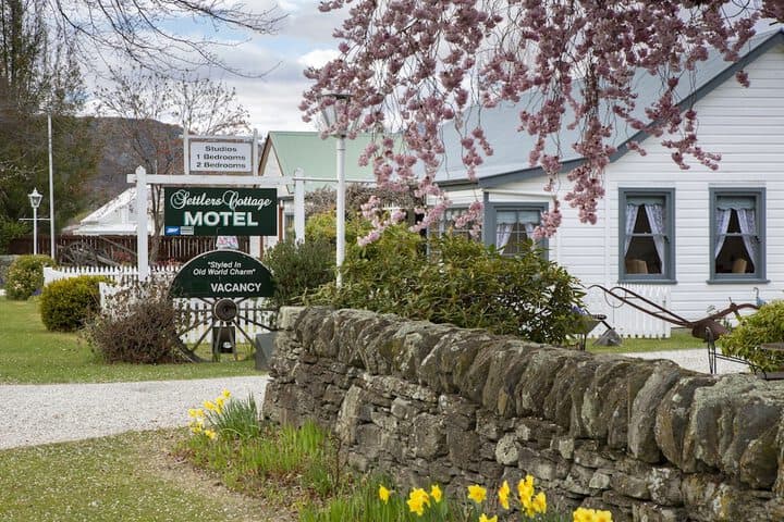 Settlers Cottage Motel photo 2