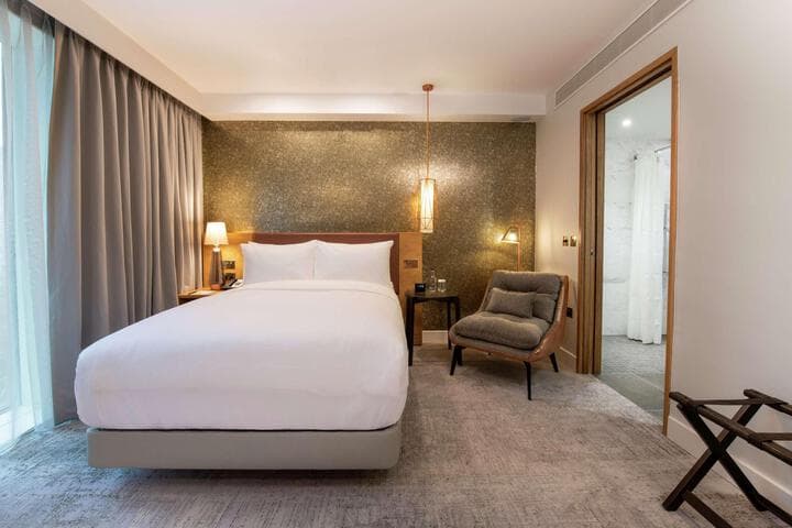 Lincoln Plaza London Curio Collection by Hilton photo 5