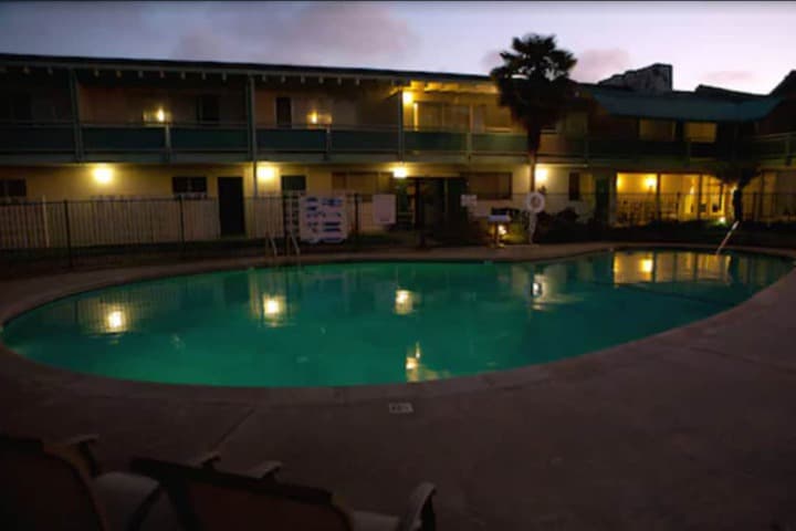 Coral Reef Inn & Suites photo 4