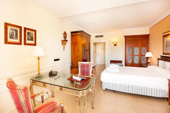Apartamentos Guadalpin Boutique photo 4