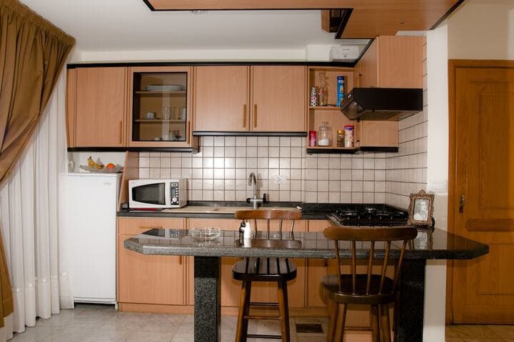 White House Apartments photo 4